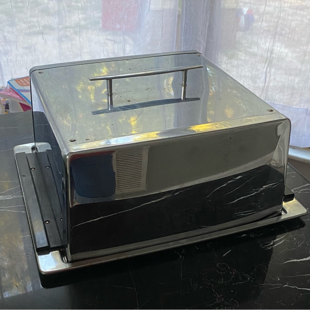 Vintage Cake Carrier